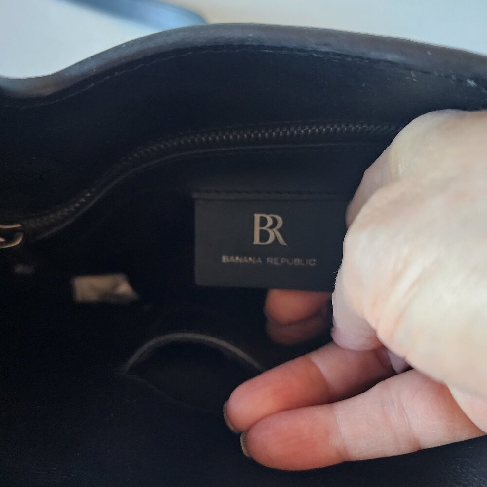 Banana Republic Bucket/Crossbody "LIKE NEW" - Picture 2 of 16